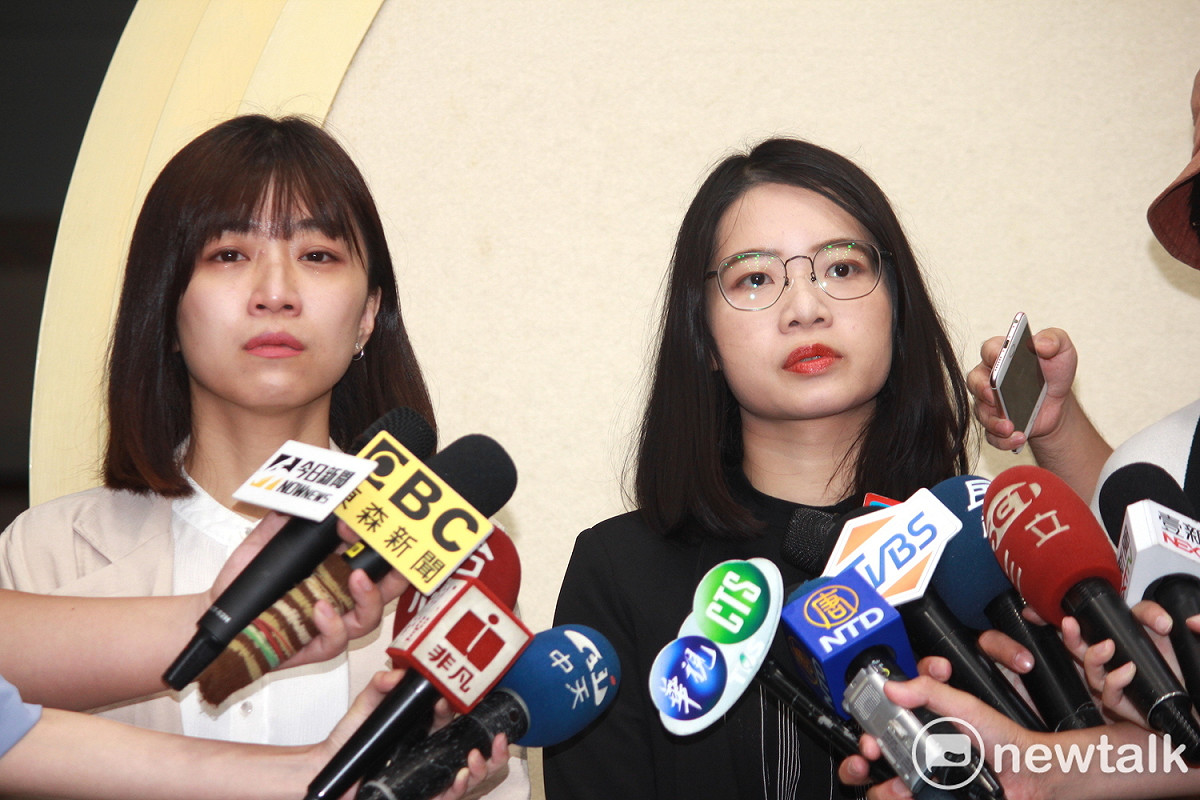 時代力量台北市議員林穎孟（左）、黃郁芬（右）昨晚宣布退黨。 圖：周煊惠 / 攝（資料照）