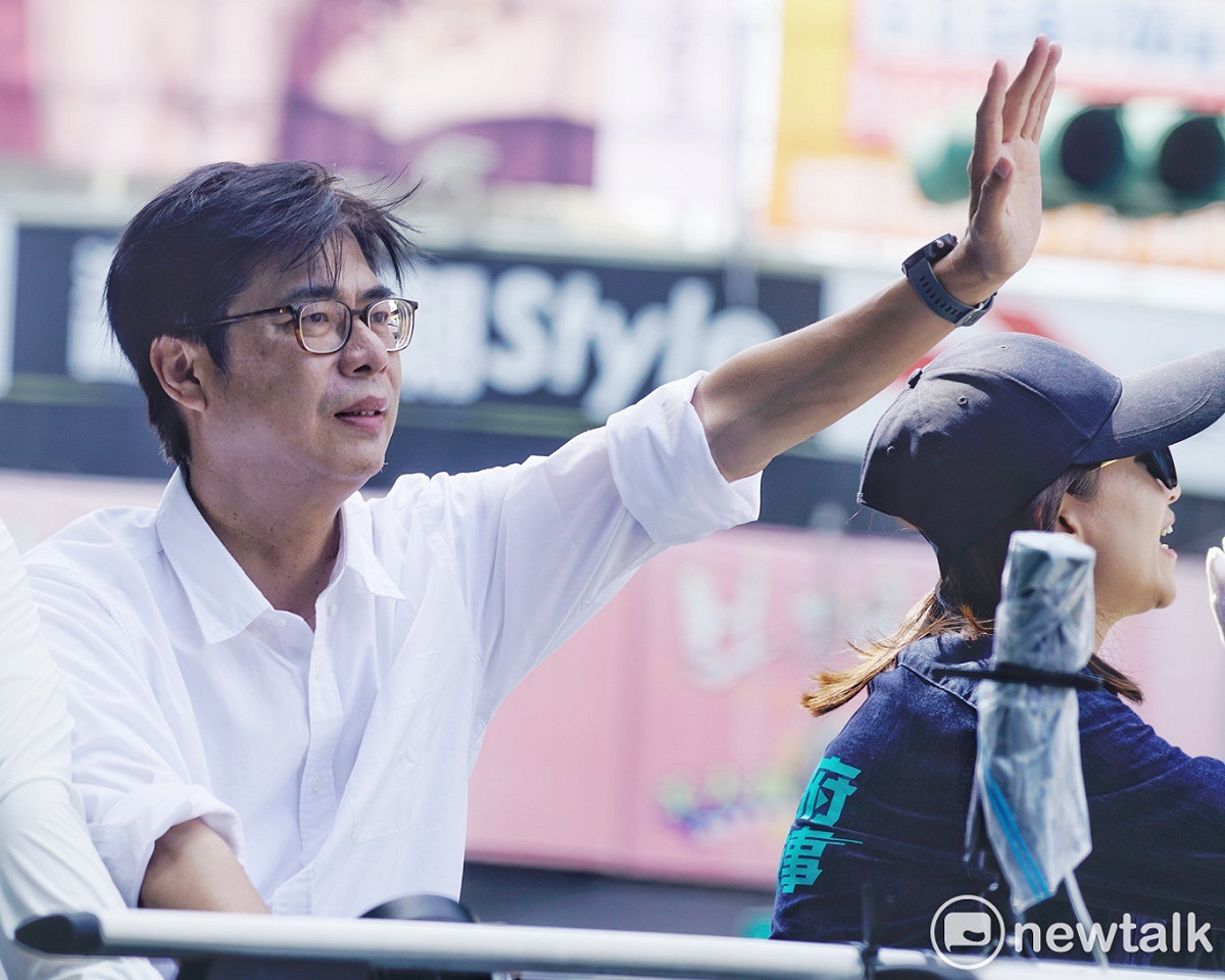 高雄市長當選人陳其邁上午在左營、楠梓、鼓山、鹽埕等地，向選民謝票。 圖：張良一/攝(資料照)
