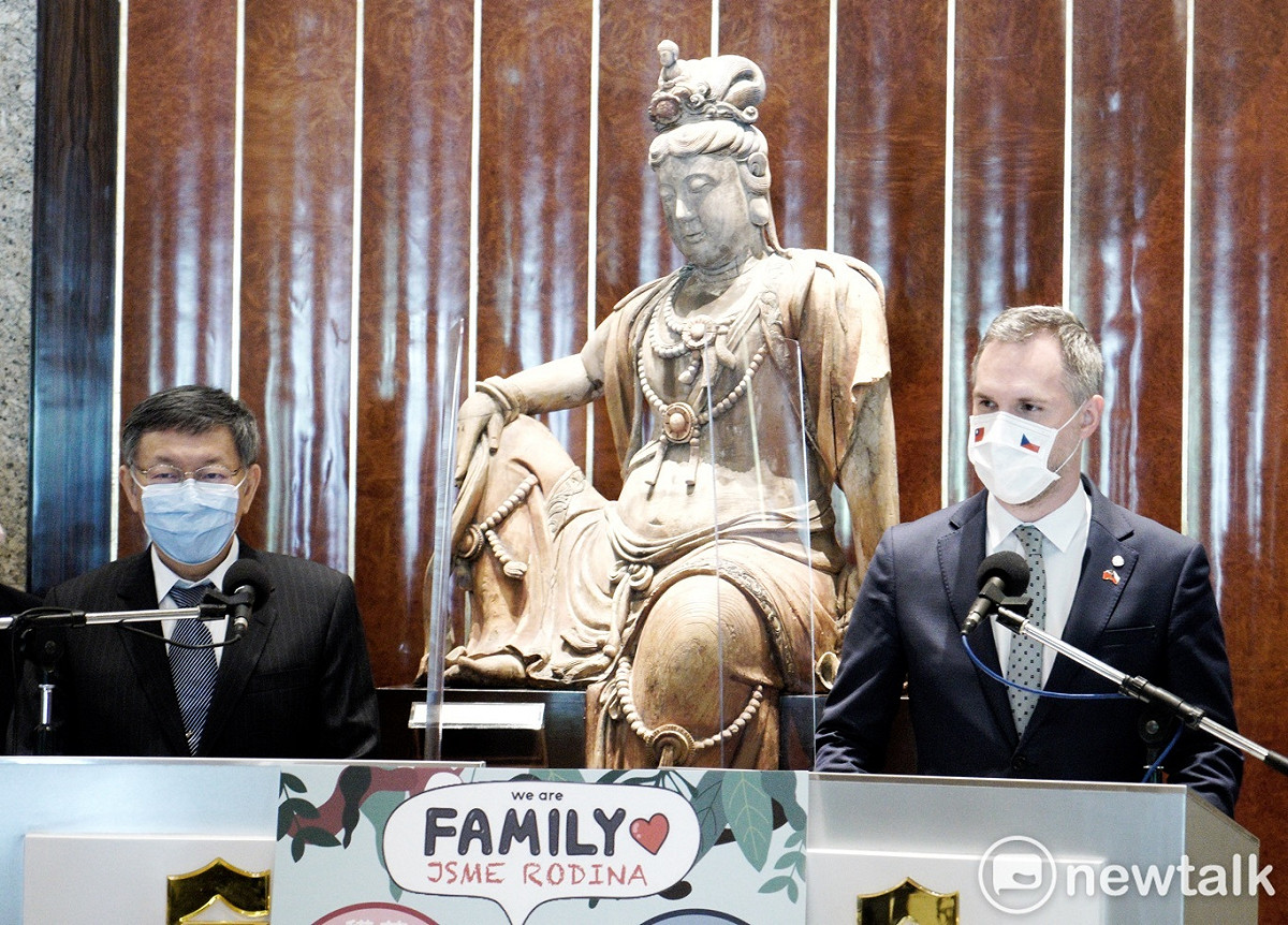 台北市長柯文哲、捷克布拉格市長賀吉普聯合記者會。 圖：張良一 / 攝