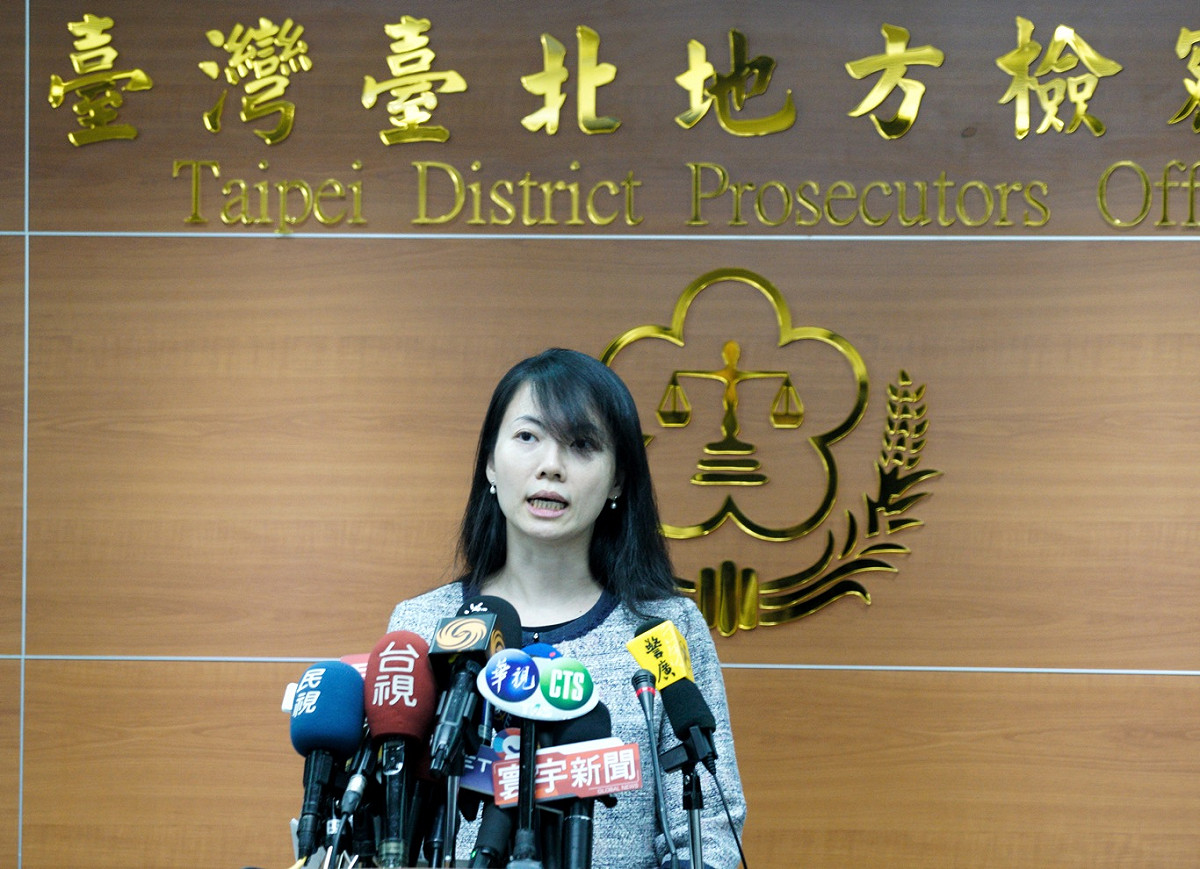 台北地檢署襄閱主任檢察官陳玉萍舉行記者會，就台北地檢署檢察官偵辦立委蘇震清等四名現任立委等多人涉嫌違反貪污治罪條例、稅捐稽徵法、侵占等案件提起公訴。 圖：張良一/攝