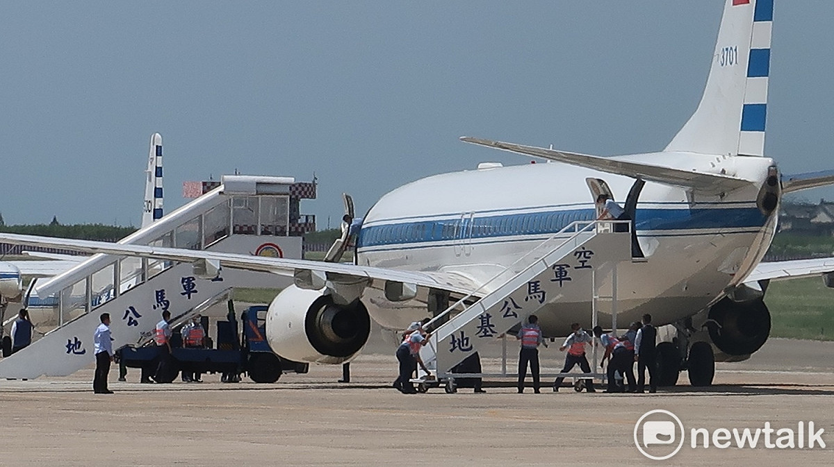 總統蔡英文22日搭乘行政專機抵達澎湖視察。 圖：林朝億/攝