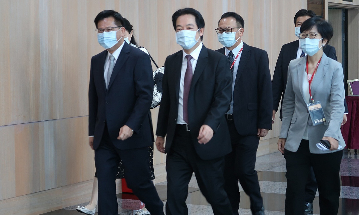 副總統賴清德（左二）、交通部長林佳龍（左一）23日上午出席經濟日報在台大醫院國際會議中心舉行的「5G x Al生活新境界科技論壇」。 圖：林朝億/攝