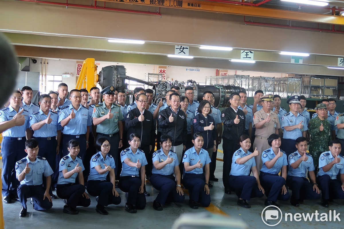 總統蔡英文26日上午前往空軍岡山基地第三後勤指揮部 圖：林朝億/攝