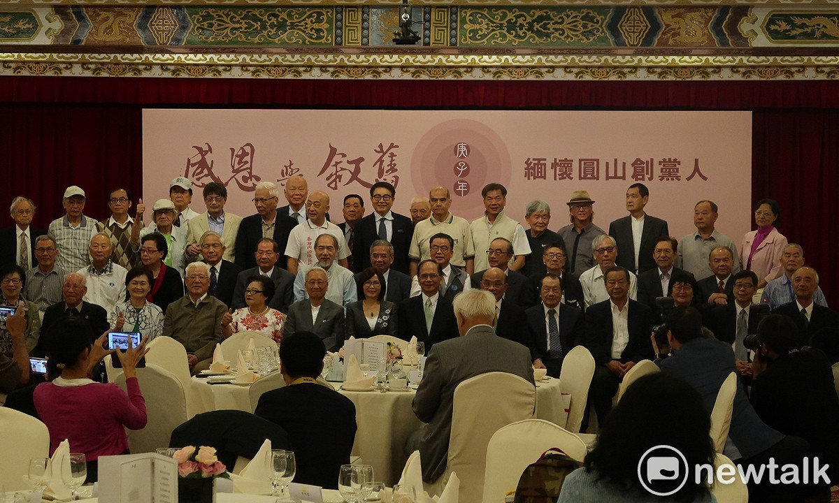 當年40多位簽名創立民進黨的創黨者27日重回圓山飯店。 圖：林朝億/攝