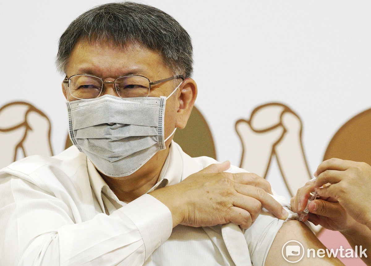 台北市長柯文哲到仁愛醫院接種流感疫苗。 圖：張良一 / 攝（資料照）