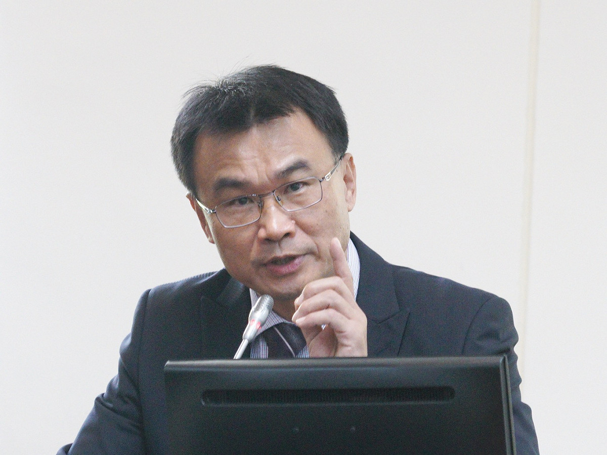 農委會主委陳吉仲今在臉書宣布， 2021年校園午餐將會面使用國產食材。 圖：張良一/攝