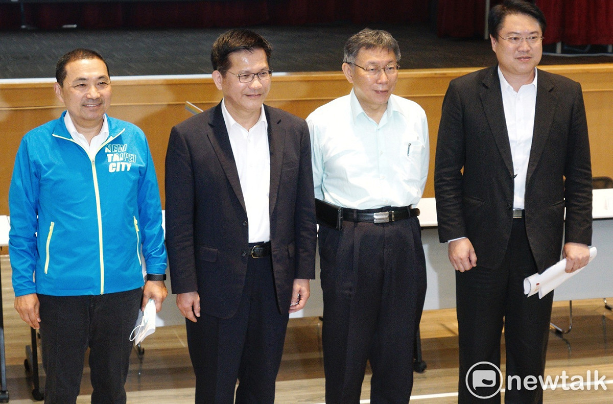 交通部長林佳龍、台北市長柯文哲、新北市長侯友宜和基隆市長林右昌出席北北基軌道路網政策溝通平台起始會議共識說明會。 圖：張良一/攝