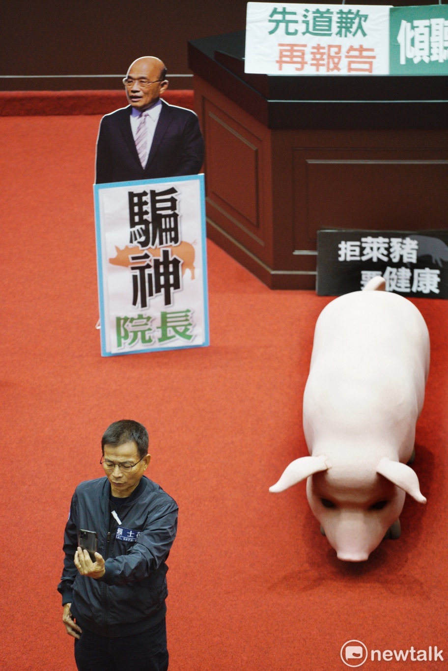 國民黨立委第四度佔領立法院議場，杯葛行政院長蘇貞昌進行施政報告。 圖：張良一/攝
