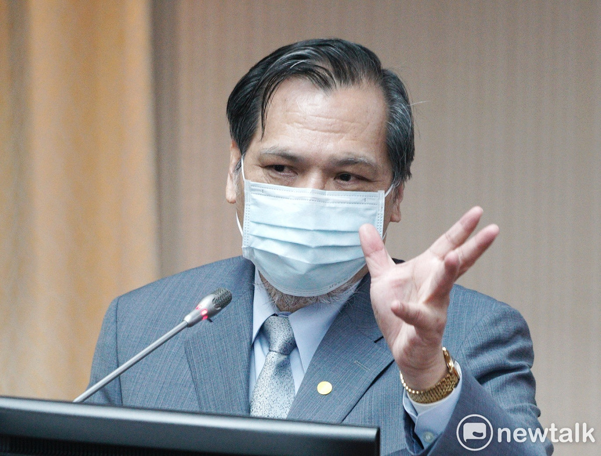 陸委會主委陳明通在立院內政委員會備詢。 圖：張良一/攝