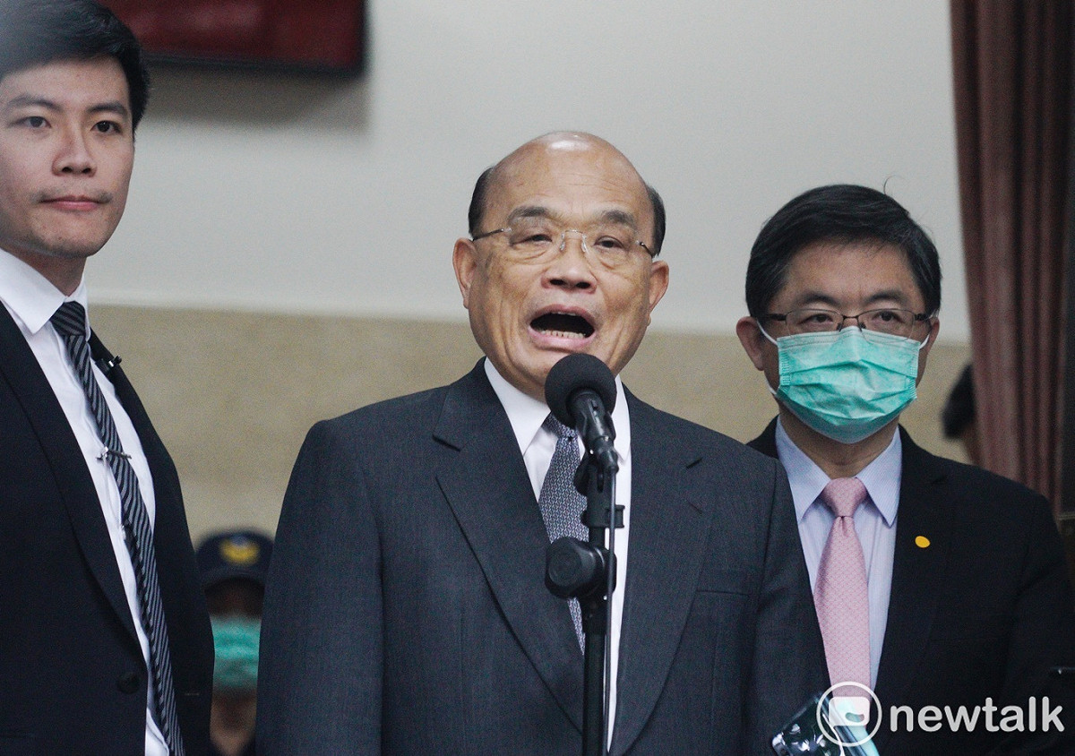 行政院長蘇貞昌在立院議場外受訪。 圖：張良一/攝