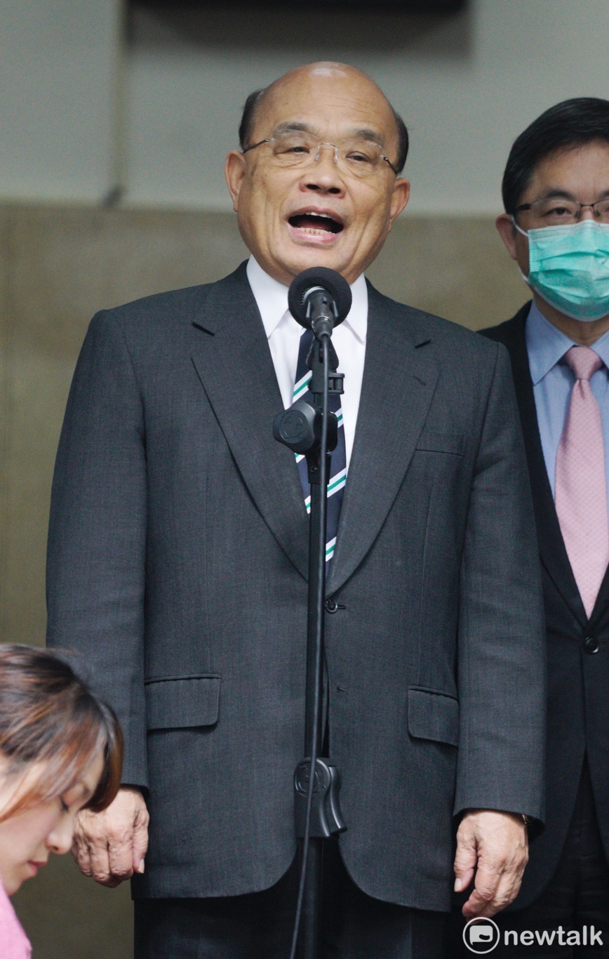 行政院長蘇貞昌在立院議場外受訪。 圖：張良一/攝