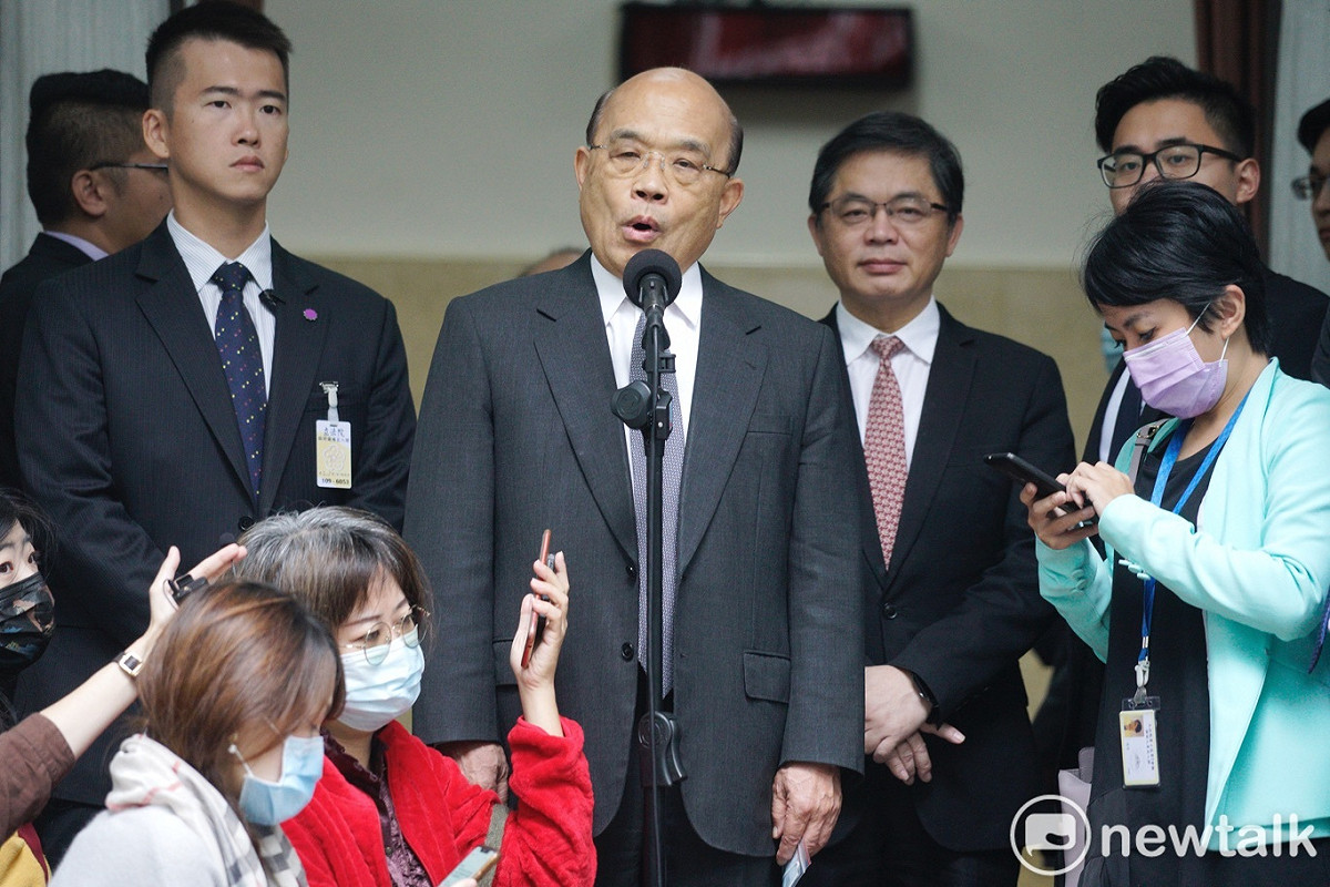 行政院長蘇貞昌在立法院議場接受媒體採訪。 圖：張良一/攝