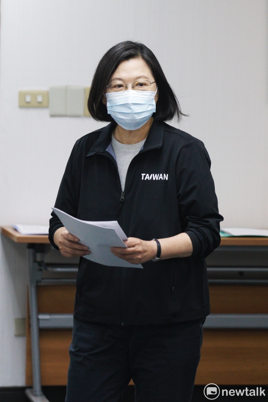 身兼民進黨主席的總統蔡英文在主持中常會前發表談話。 圖：張良一/攝