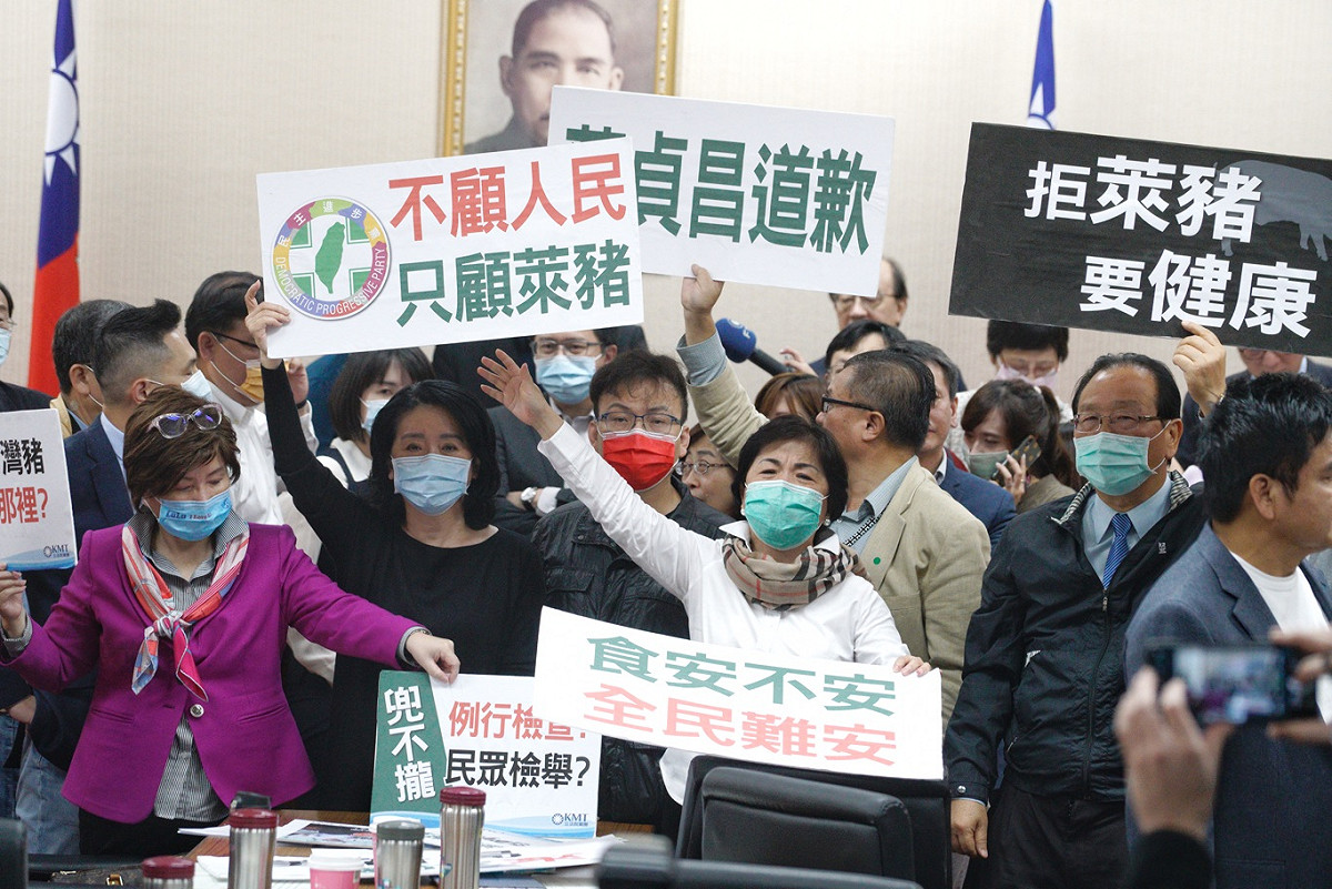 立法院經濟委員會日前審查美萊豬相關議案，國民黨立委反對全案停止討論送出委員會。 圖：張良一/攝