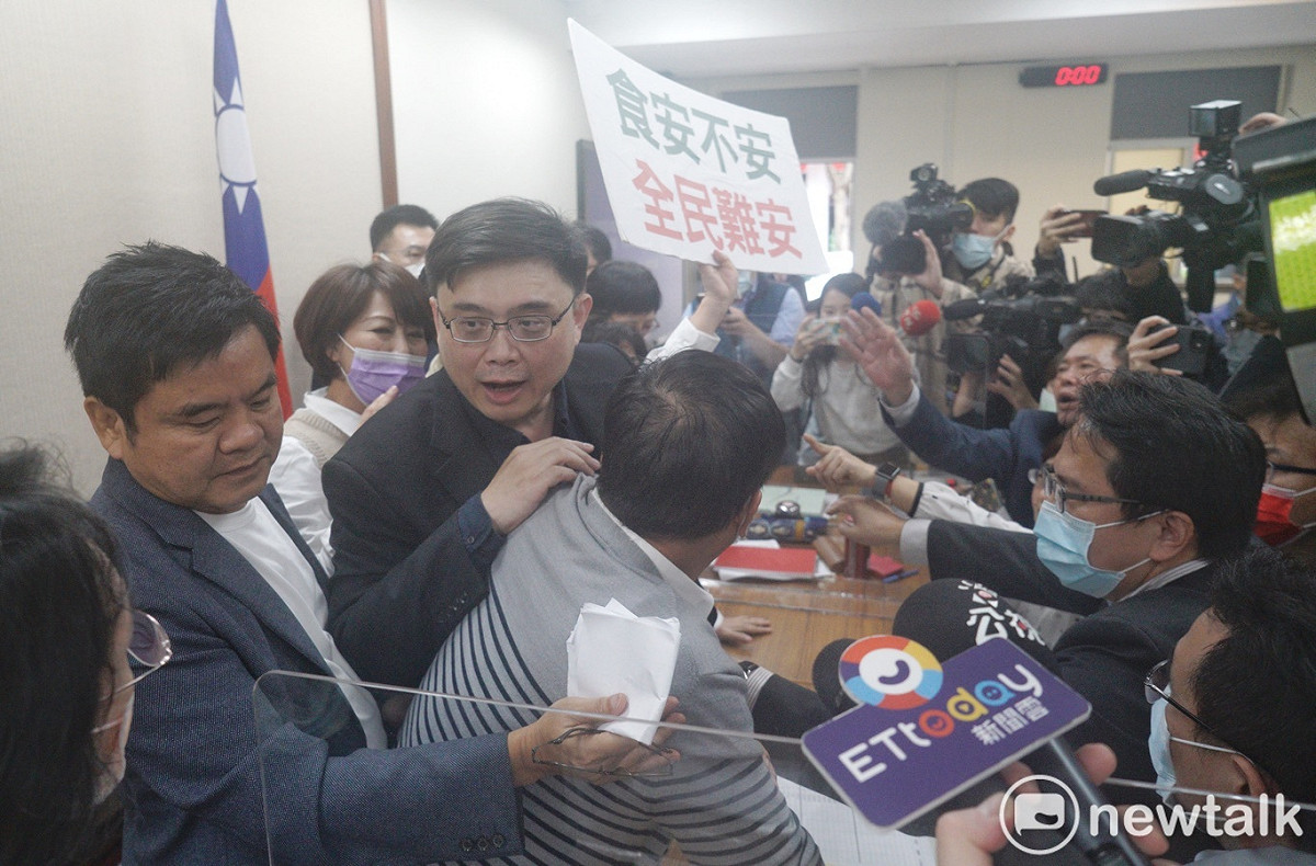 立法院經濟委員會今早審查美萊豬相關議案，國民黨立委反對全案停止討論送出委員會。 圖：張良一/攝