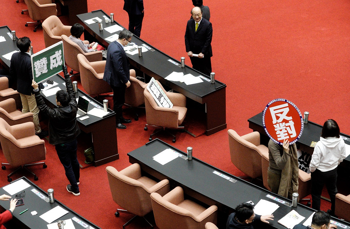 立法院院會今天表決通過民進黨團總召柯建銘提案召開臨時會。 圖：張良一/攝