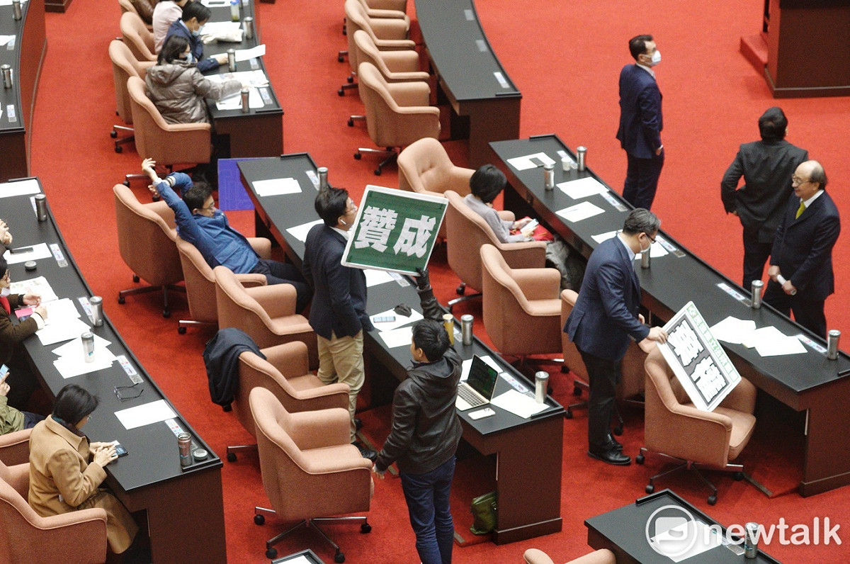 立法院院會表決通過民進黨團總召柯建銘提案召開臨時會。 圖：張良一/攝(資料照)