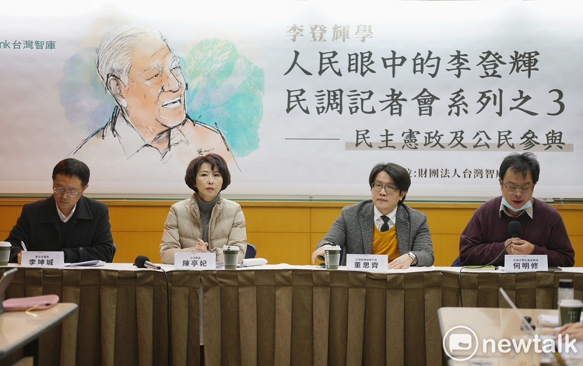 立委陳亭妃等人出席「人民眼中的李登輝」民調記者會。 圖：張良一/攝