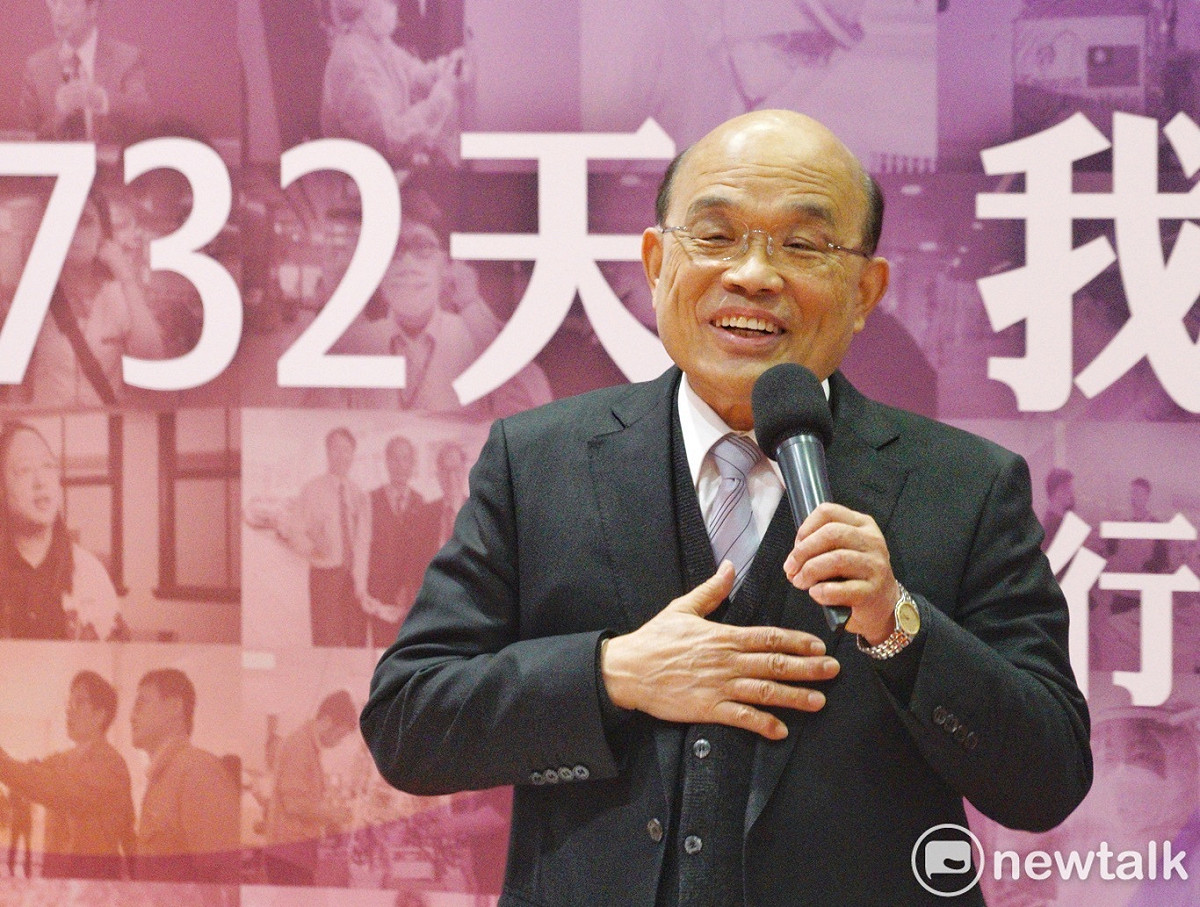 行政院長蘇貞昌撫著胸口強調「好佳在（台語）」。 圖：張良一/攝