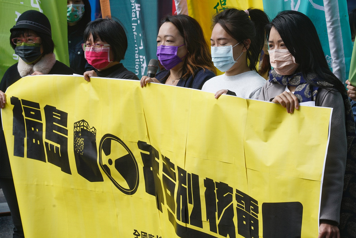 多個民間團體上午在凱道舉行記者會，宣布將於3月13日舉辦「福島10年 告別核電」系列活動，呼籲民眾勿忘核災慘痛歷史，早日告別核電威脅。 圖：張良一/攝