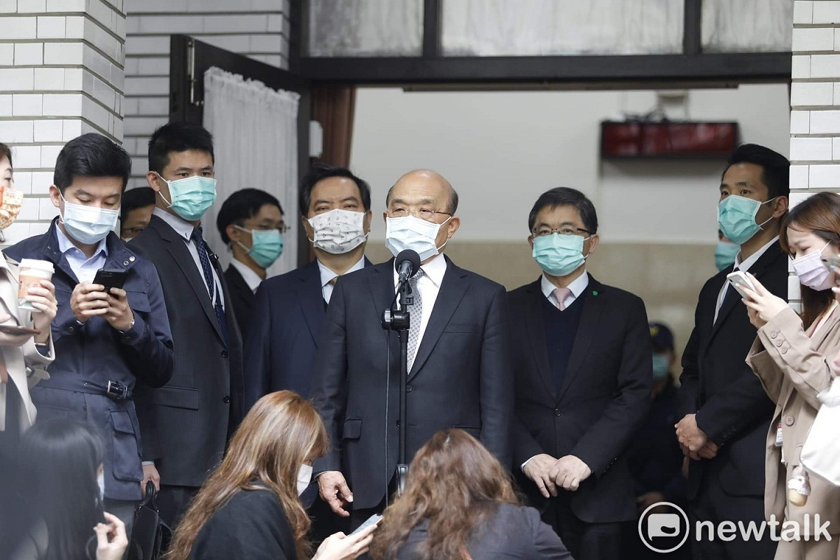 行政院長蘇貞昌就有關COVID-19肺炎篩檢、疫苗整備及百億養豬產業基金相關事項專案報告及備詢。 圖：張良一/攝