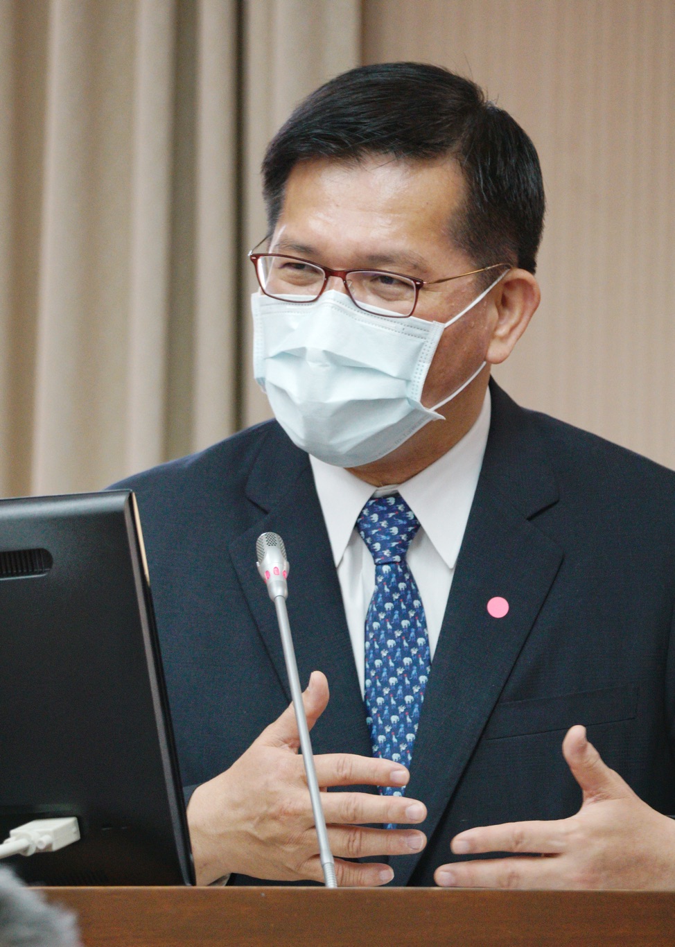 交通部長林佳龍在立院交通委員會備詢。 圖：張良一/攝