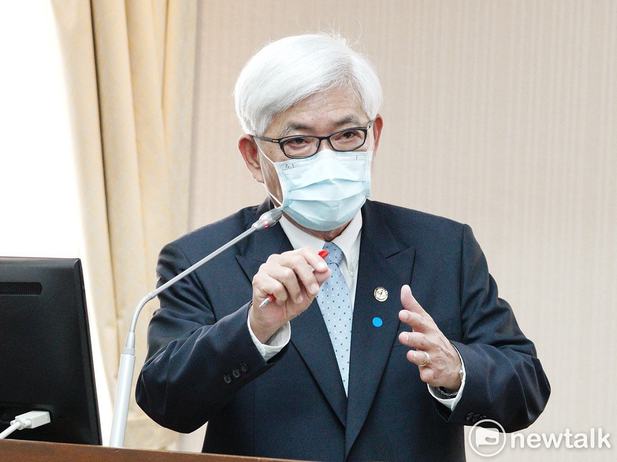 中選會主委李進勇在立院內政委員會備詢。 圖：張良一/攝