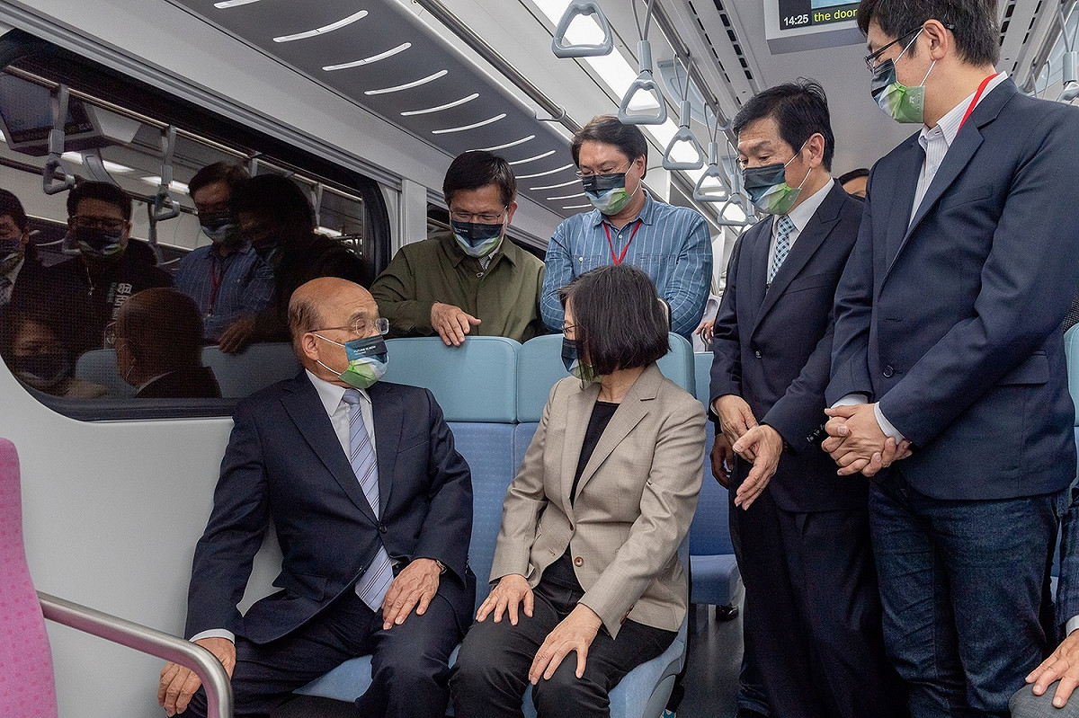 EMU900型空調通勤電聯車首航 圖：總統府提供
