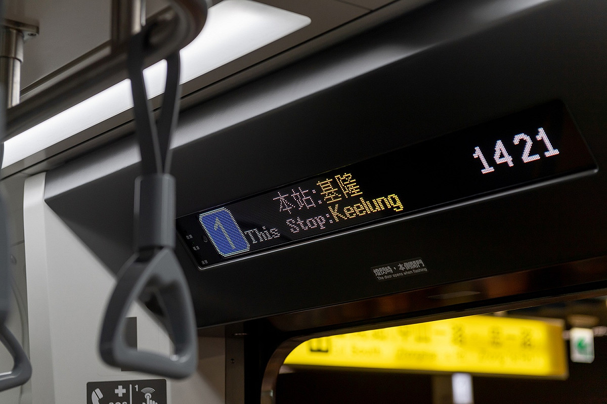 EMU900型空調通勤電聯車首航 圖：總統府提供