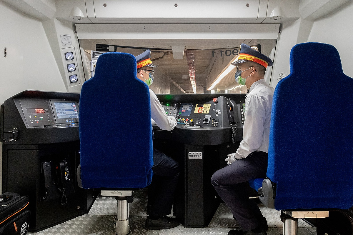 EMU900型空調通勤電聯車首航 圖：總統府提供