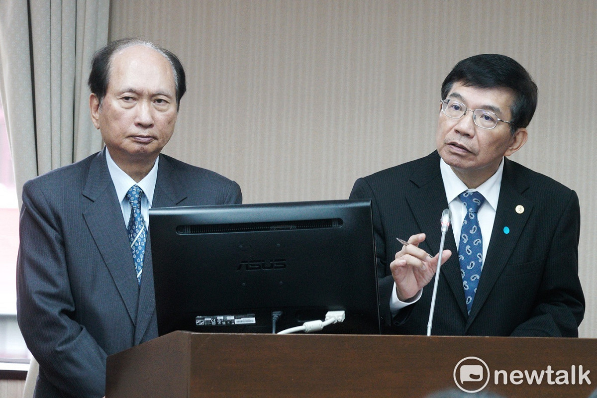交通部次長王國材、公共工程委員會主委吳澤成在立院交通委員會備詢。 圖：張良一/攝