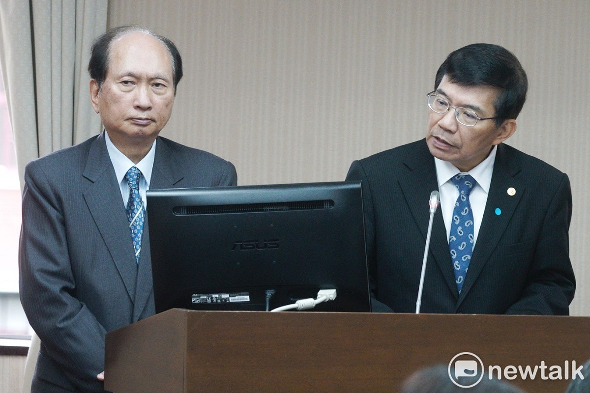 交通部次長王國材、公共工程委員會主委吳澤成在立院交通委員會備詢。 圖：張良一/攝