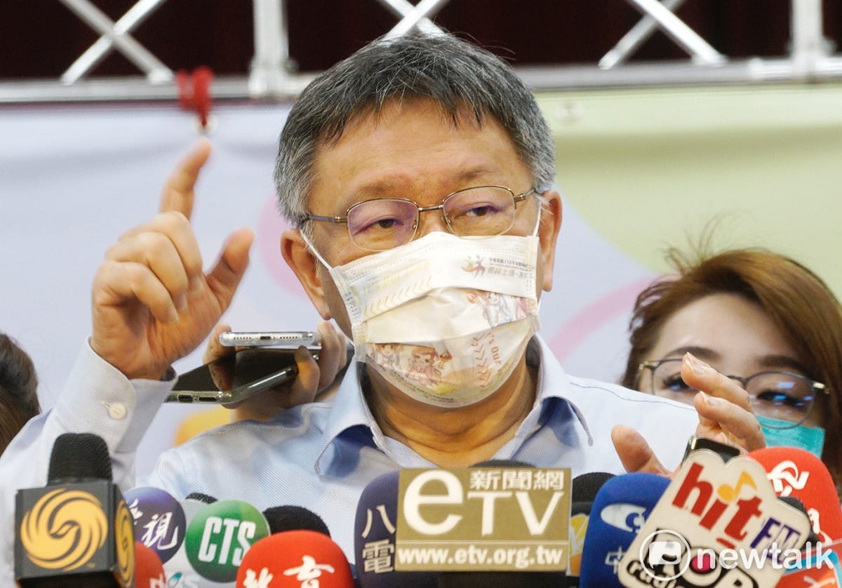 台北市長柯文哲日前在粉專「台灣阿北－柯文哲」錄製影片，指台北市道路盡是中國城市名稱，拋出「去中國化」道路正名議題。 圖：張良一 / 攝