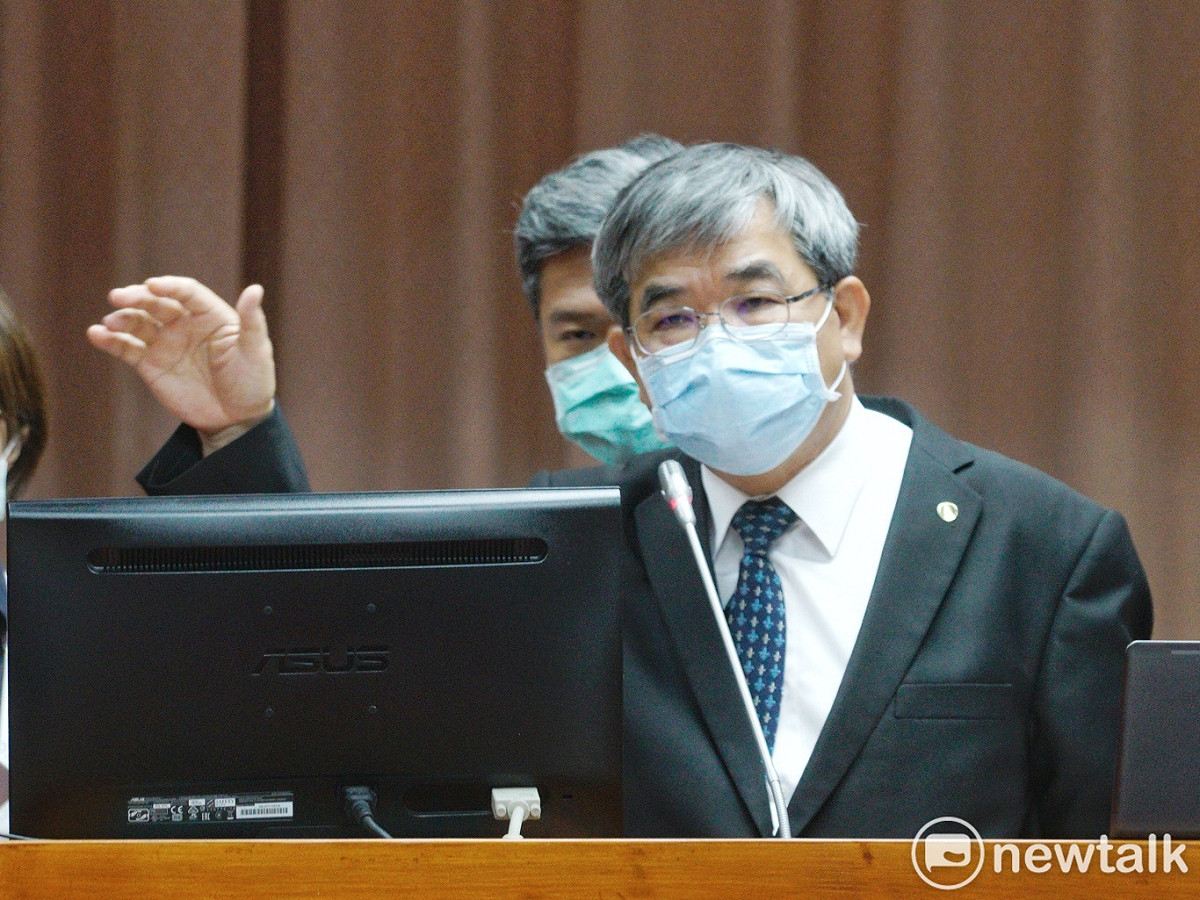 教育部政務次長蔡清華表示，師生在學校要勤洗手、落實戴口罩，教育部近期調查防疫物資，全力支援校園防疫，而如果因疫情考量，學生有請假需要，學校應予同意。 圖：張良一/攝(資料照片)