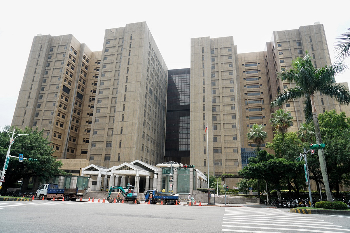 台大醫院傳出有住院醫師藉機放長假，院長吳明賢提醒「這些行為不僅無情，而且傲慢，讓師長們痛心」。 圖：張良一/攝