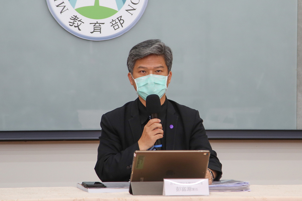國教署署長彭富源今（8）日表示，從今年8月1日起高中生每週可有4天8點到校。 圖：教育部提供