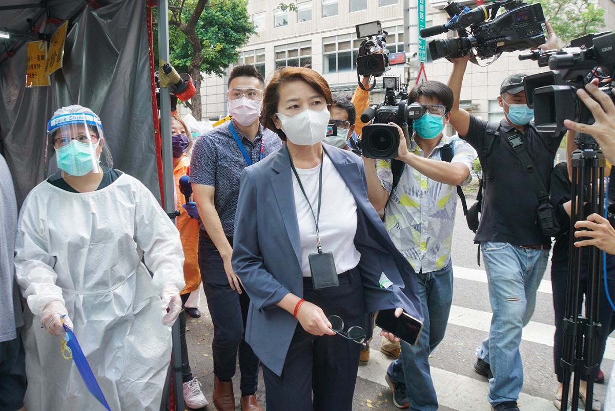 台北市副市長黃珊珊前往西園醫院了解疫苗施打情況。 圖：張良一 / 攝（資料照）