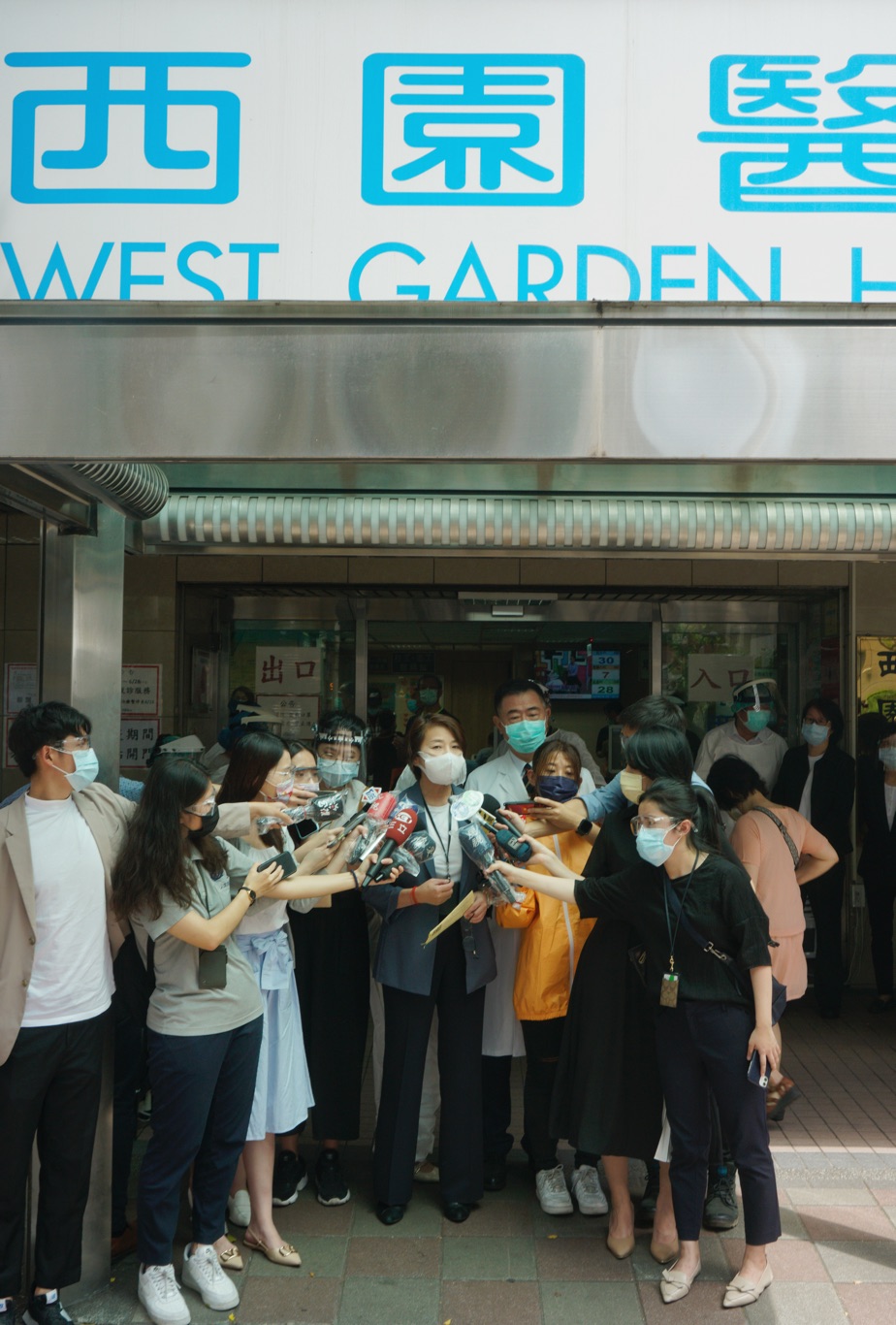 台北市副市長黃珊珊前往西園醫院了解疫苗施打情況。 圖：張良一 / 攝