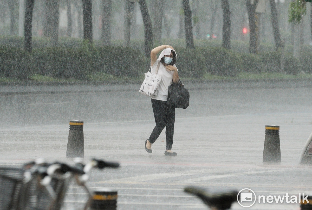 明起梅雨鋒面逐漸將靠近台灣，全台有雨，尤其北台灣會出現局部短暫陣雨、雷雨。(示意圖) 圖：張良一/攝（資料照）
