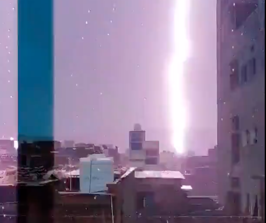 印度西北部拉吉斯坦省（Rajasthan）昨天有多個地區遭雷擊。 圖：翻攝自推特影片