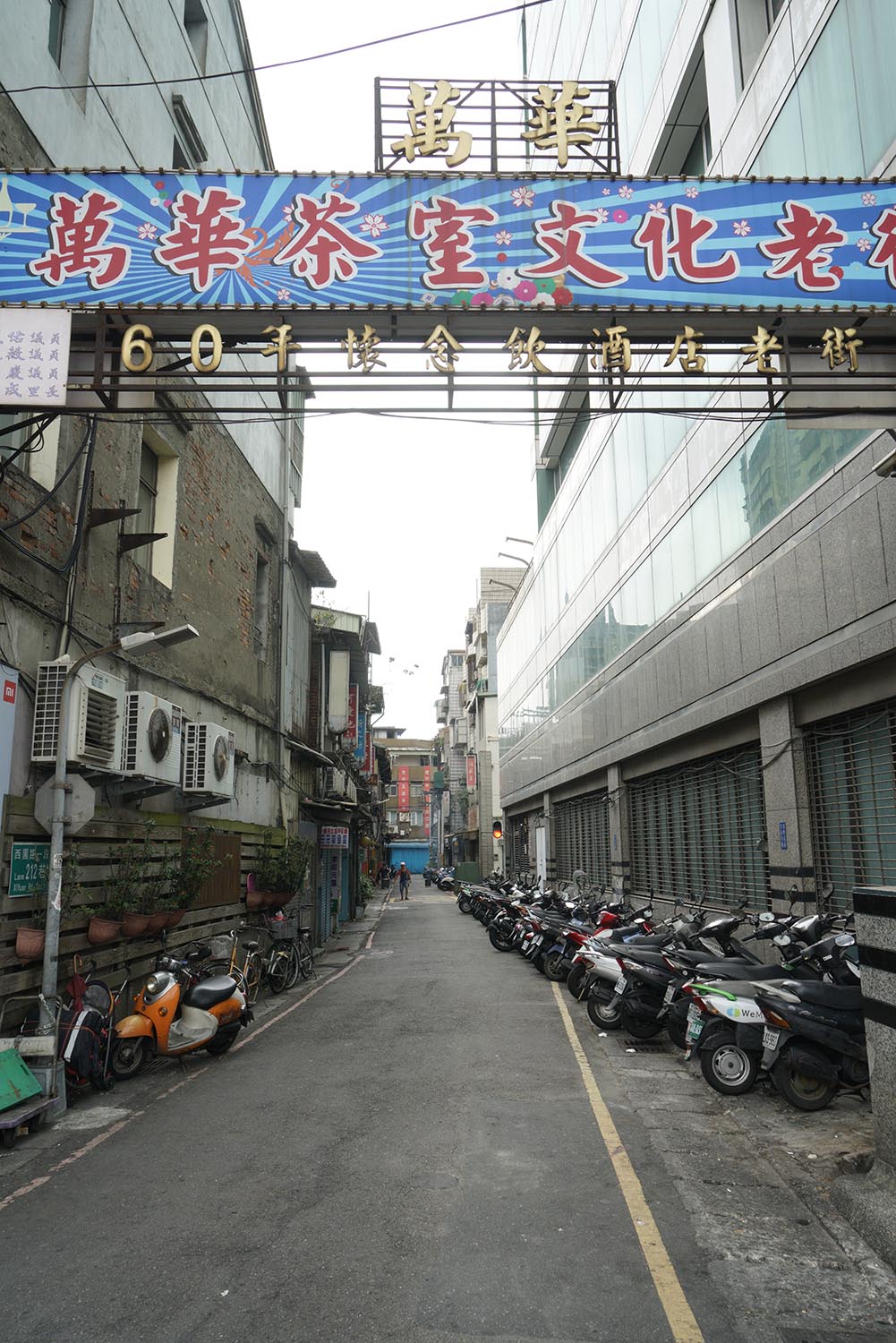 降二級後，八大行業仍不開放。 圖：張良一/攝(資料照片)