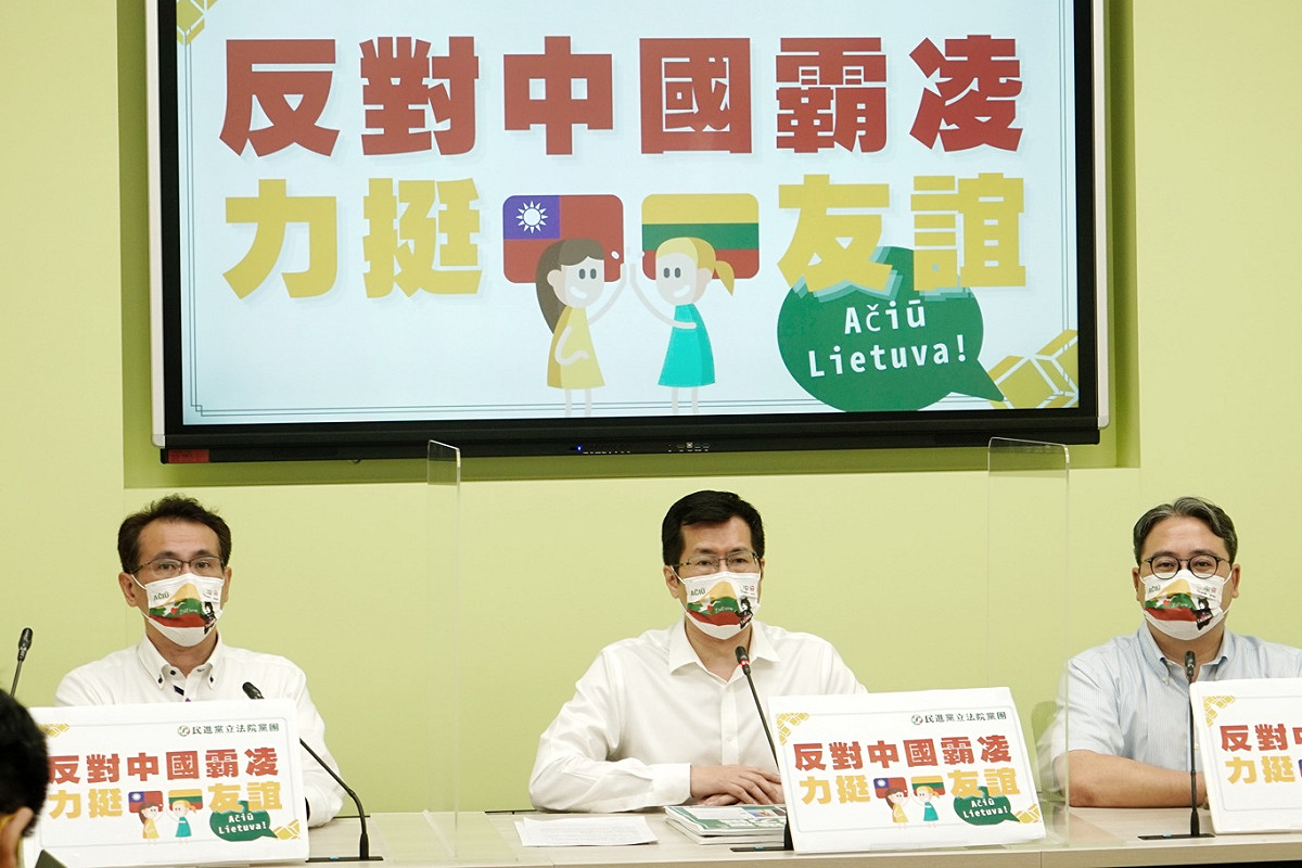 民進黨團舉辦「反對中國霸凌 力挺台立友誼」記者會，並對時事回應。 圖：張良一/攝