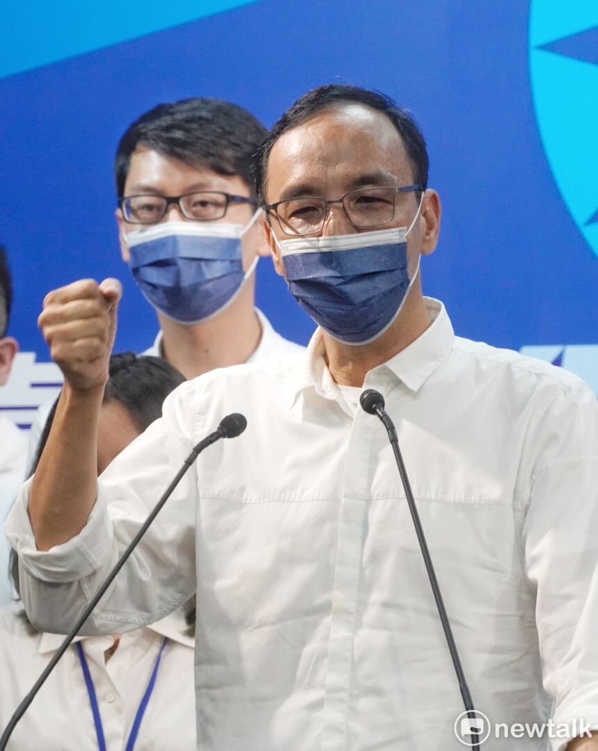 前國民黨主席朱立倫到國民黨中央登記參選國民黨主席，並怒轟蔡政府鴨霸。 圖：張良一/攝（資料照）