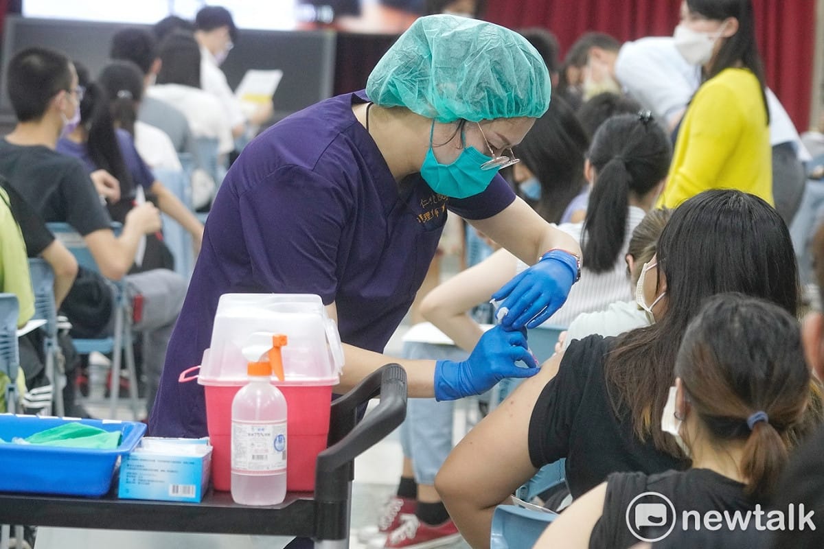 最新疫苗不良接種事件通報。（圖為疫苗接種示意圖） 圖：張良一/攝（資料照片）