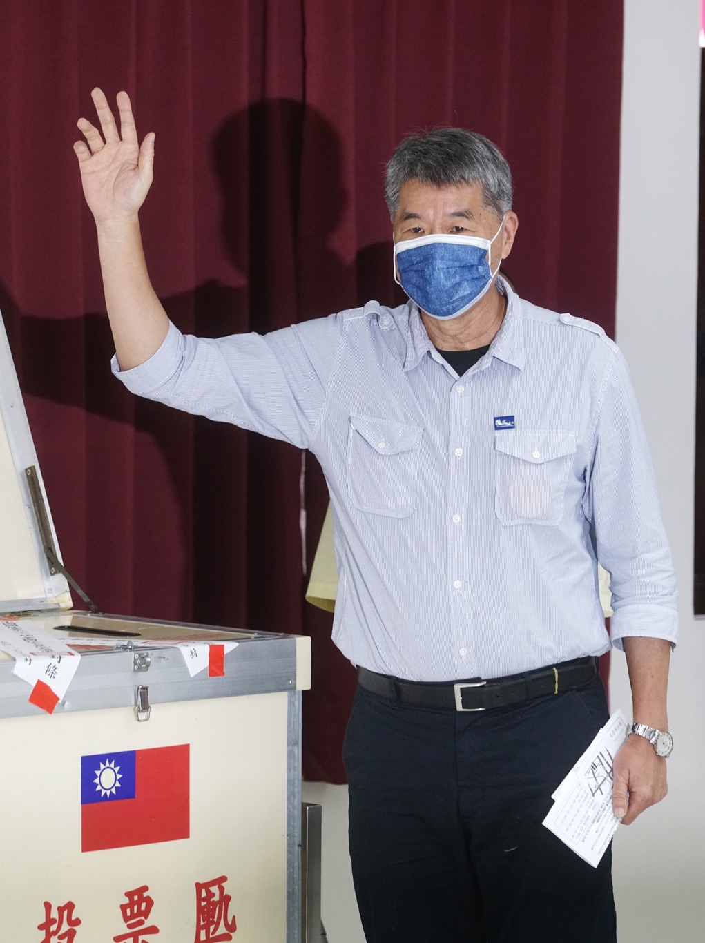 國民黨主席候選人張亞中投票。 圖：張良一/攝