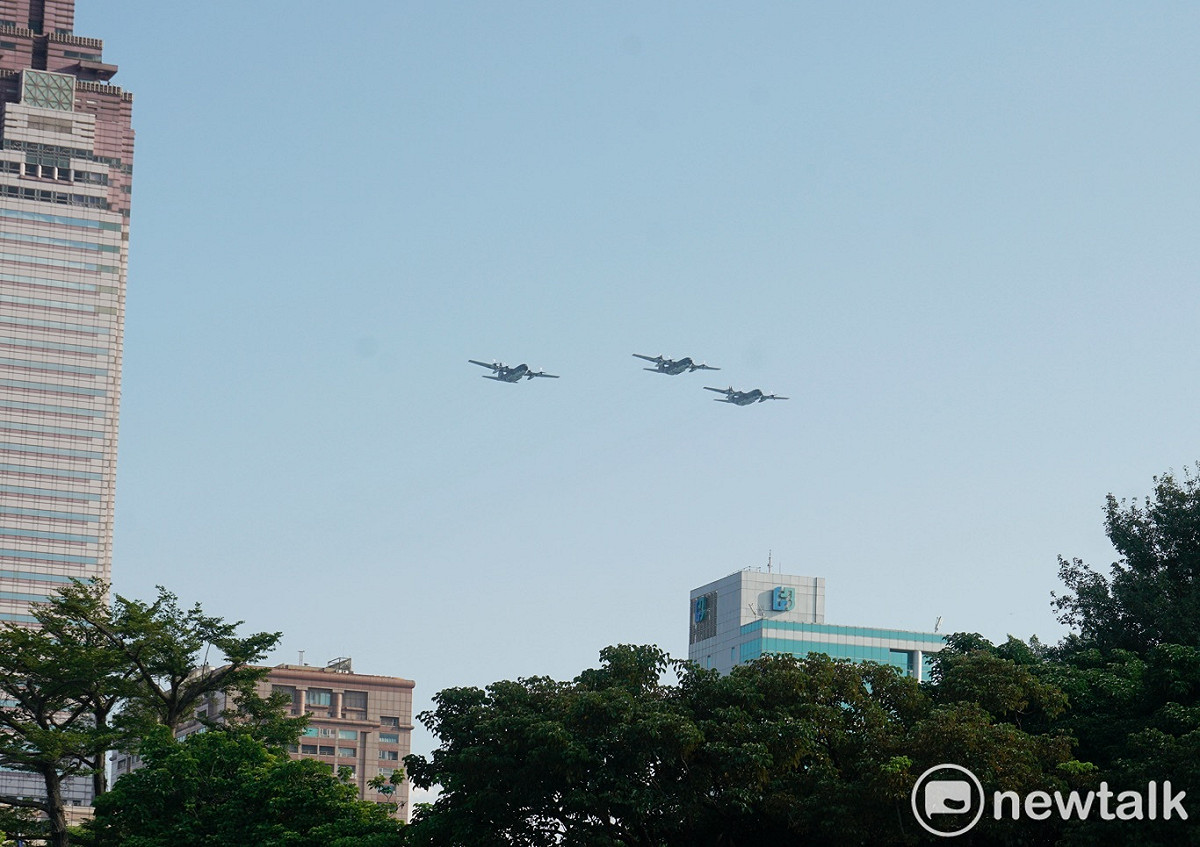 國慶空中分列式預演，圖為C-130運輸機。 圖：張良一/攝