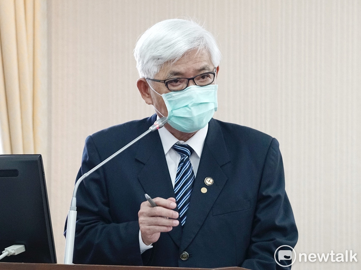 中選會主委李進勇在立院內政委員會備詢。 圖：張良一/攝