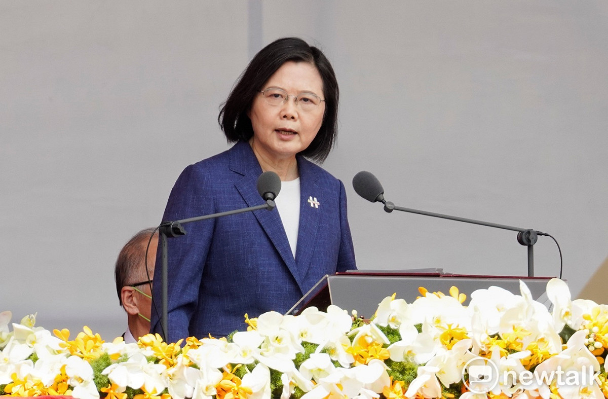 總統蔡英文在雙十慶典上致詞，提出「中華民國與中華人民共和國互不隸屬」等四個堅持。