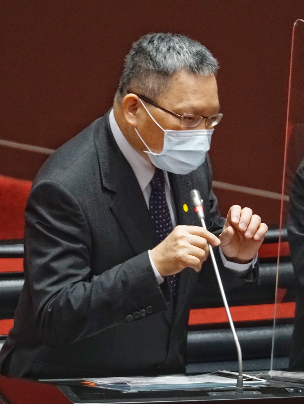 財政部長蘇建榮在立院院會備詢。 圖：張良一/攝