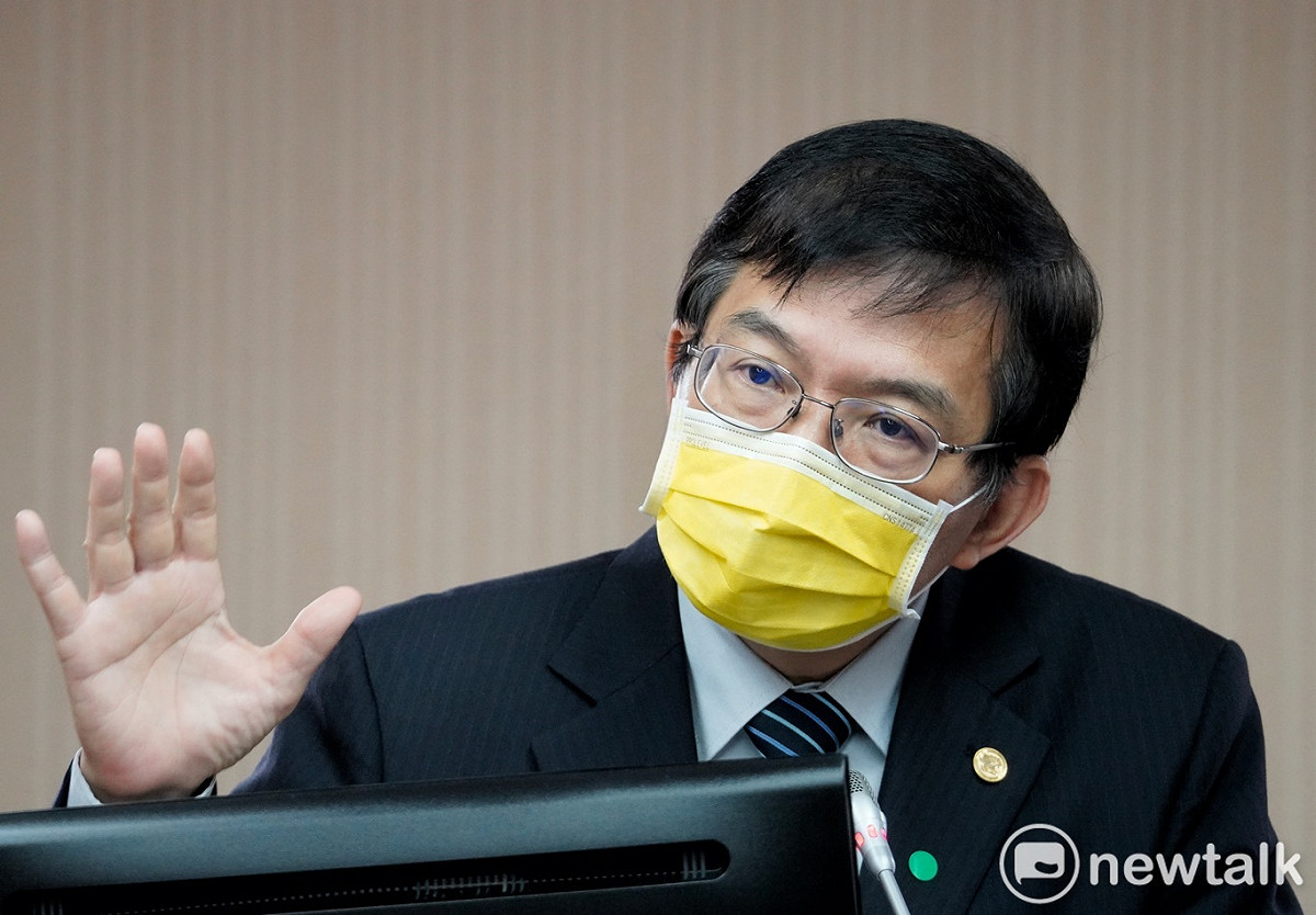 交通部長王國材在立院交通委員會備詢。 圖：張良一/攝